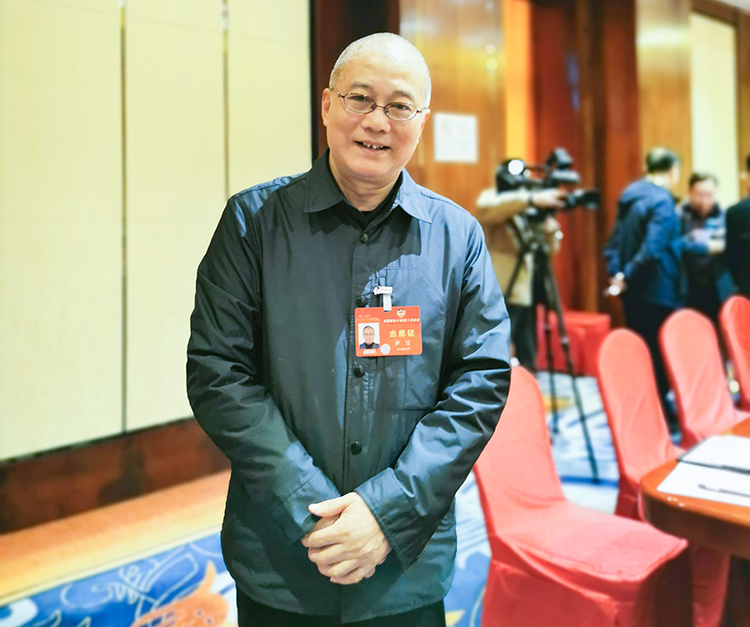 全國政協(xié)委員、中國文聯(lián)副主席許江
