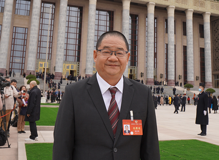 全國政協(xié)文化文史和學(xué)習(xí)委員會(huì)副主任、澳門文化界聯(lián)合總會(huì)會(huì)長吳志良委員