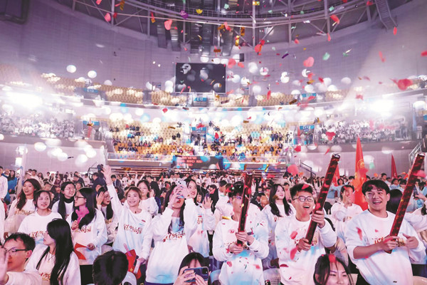 第十二屆中國大學(xué)生電視節(jié)開幕盛典暨“放飛夢想”青春歌會(huì)現(xiàn)場