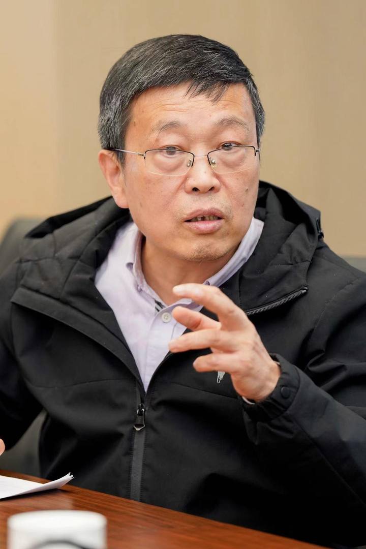 中國(guó)作家協(xié)會(huì)兒童文學(xué)委員會(huì)副主任、當(dāng)代兒童文學(xué)創(chuàng)作研究中心（浙江）主任