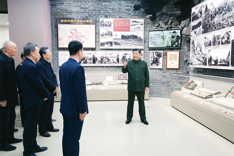 2024年2月1日至2日，中共中央總書記、國(guó)家主席、中央軍委主席習(xí)近平來到天津，看望慰問基層干部群眾。這是2日上午，習(xí)近平在平津戰(zhàn)役紀(jì)念館考察。 新華社記者 鞠鵬/攝