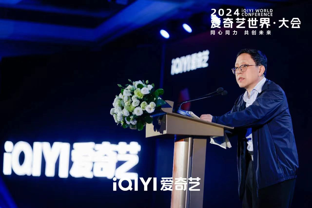 中國(guó)作協(xié)主席團(tuán)委員、中國(guó)作協(xié)影視委員會(huì)委員、茅盾文學(xué)獎(jiǎng)得主柳建偉