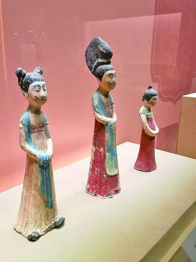 展出的發(fā)型各異的彩繪女陶俑。本報記者 李韻攝/光明圖片