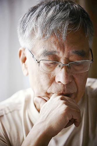 王晉康，科幻作家、高級(jí)工程師。代表作有長(zhǎng)篇小說(shuō)《類人》《蟻生》，短篇小說(shuō)集《替天行道》《生命之歌》《豹》等。代表作《水星播種》入圍2024年雨果獎(jiǎng)最佳長(zhǎng)中篇小說(shuō)。