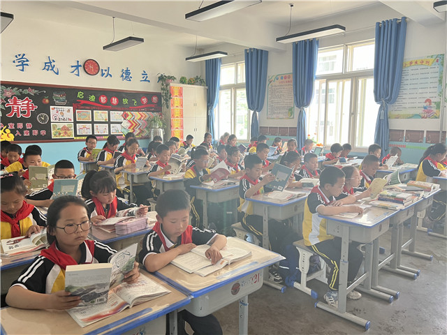 臨潭縣冶力關鎮(zhèn)中心小學的孩子們