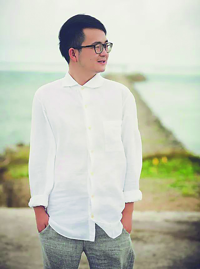 烽火戲諸侯 中國作協(xié)會(huì)員，浙江省網(wǎng)絡(luò)作協(xié)副主席，杭州市網(wǎng)絡(luò)作協(xié)主席。主要代表作有《雪中悍刀行》《劍來》等。