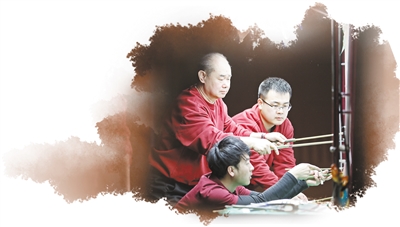　圖為在中國(guó)非遺館內(nèi)，非遺傳承人現(xiàn)場(chǎng)表演北京皮影戲。 　　中國(guó)非遺館供圖