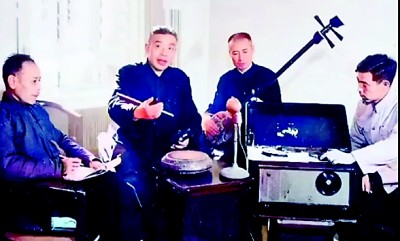 霍樹棠在錄制東北大鼓。圖片由作者提供