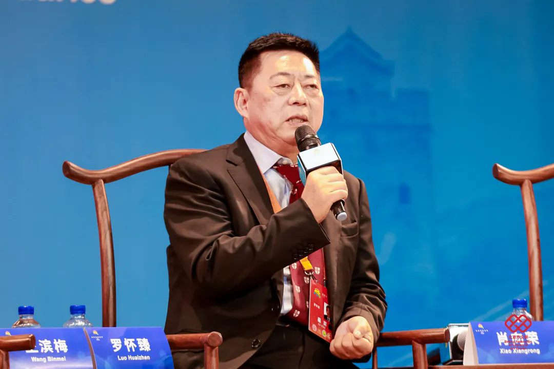 中國(guó)戲劇家協(xié)會(huì)顧問(wèn)、國(guó)家一級(jí)編劇羅懷臻