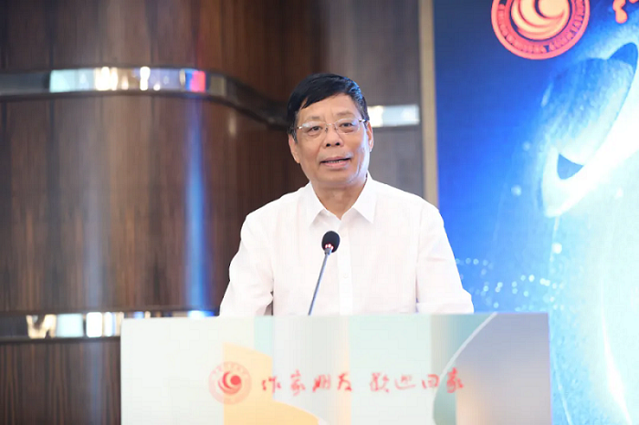中國(guó)作協(xié)黨組成員、書記處書記李一鳴主持會(huì)議