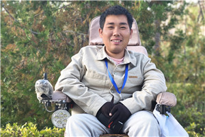 散文獎：《青白石階》 作者： 柳客行（回族）         獲獎感言在這里我首先要感謝駿馬獎評委對我的鼓勵和肯定。我覺得這份榮譽不僅僅屬于我個人，更屬于我的文學之路上給予我親切關懷和無私幫助的人們。是這些溫暖讓我真誠地愛著這個世界，讓我堅信文學的力量，以羸弱的身體守望文學理想。感謝在場的每一位領導和來賓，能夠聆聽一個無力舉起話筒的作者……