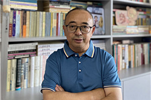 報告文學獎：《幸福的旋律——西藏脫貧交響曲》  作者：吉米平階（藏族）         獲獎感言時代的發(fā)展往往超越作家的經(jīng)驗和想象，在我還挖空心思用自己有限的能力想為所住村莊和遙遠的鄉(xiāng)親做點什么的時候，波瀾壯闊的脫貧攻堅開始了。西藏是全國集中連片貧困程度最深地區(qū)之一，也是脫貧攻堅難度最大，成效最顯著的地方，我有幸作為參與者、親歷者和記錄者，見證了全過程。