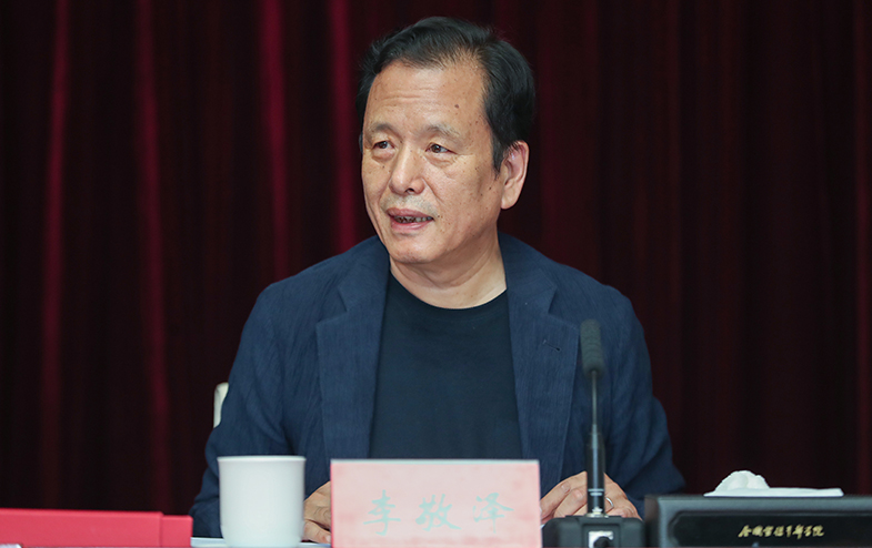 7月31日，評獎委員會主任李敬澤主持評獎委員會第五次全體會議