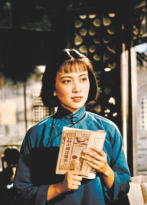 一九五九年，由楊沫編劇，崔嵬和陳懷皚執(zhí)導(dǎo)，北京電影制片廠出品的電影《青春之歌》上映，謝芳飾演林道靜