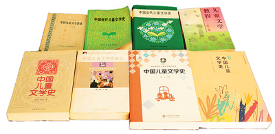 　蔣風(fēng)編著的部分作品。  　?。ū疚呐鋱D由作者提供）