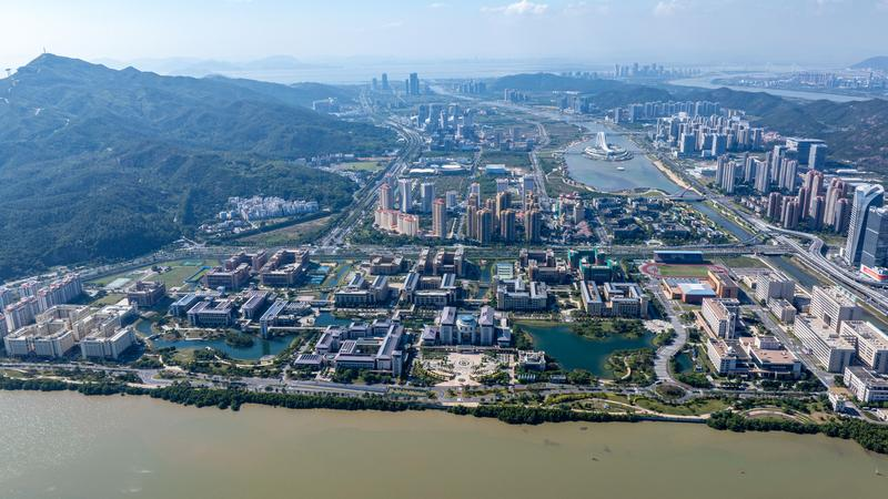 圖為澳門大學(xué)橫琴校區(qū)（2024年12月4日攝，無(wú)人機(jī)照片）。新華社發(fā) 張金加/攝