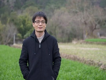 獨家訪談 | 東君：向內(nèi)走，觸及他們的記憶與欲望