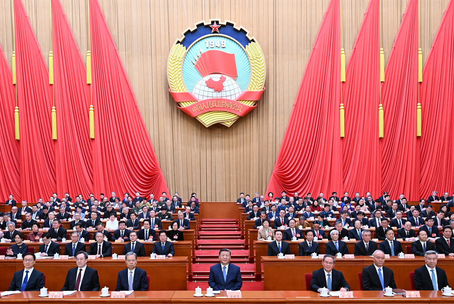 3月4日下午，中國(guó)人民政治協(xié)商會(huì)議第十四屆全國(guó)委員會(huì)第三次會(huì)議在北京人民大會(huì)堂開(kāi)幕。這是習(xí)近平、李強(qiáng)、趙樂(lè)際、蔡奇、丁薛祥、李希、韓正在主席臺(tái)就座。 新華社記者 謝環(huán)馳 攝