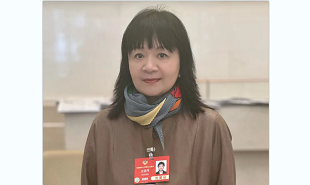 全國政協(xié)委員、中國視協(xié)副主席、上影集團編劇王麗萍