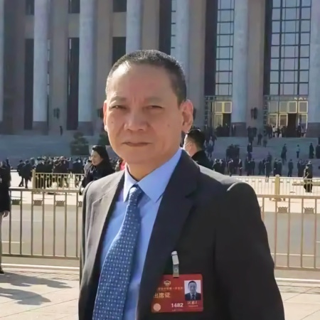 汪惠仁系全國政協(xié)委員、民進(jìn)中央委員、百花文藝出版社總編輯