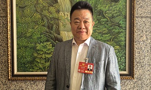 全國政協(xié)常委，中國作協(xié)副主席邱華棟