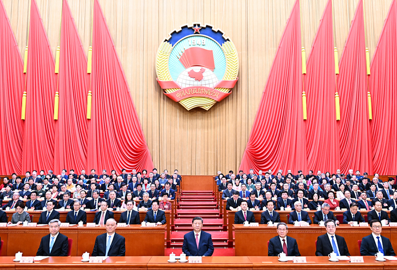 3月10日上午，中國(guó)人民政治協(xié)商會(huì)議第十四屆全國(guó)委員會(huì)第三次會(huì)議在北京人民大會(huì)堂閉幕。這是習(xí)近平、李強(qiáng)、蔡奇、丁薛祥、李希、韓正在主席臺(tái)就座。新華社記者 燕雁 攝