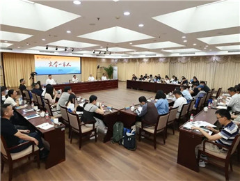 文心永少年，文學(xué)正青春：“文學(xué)一家人”