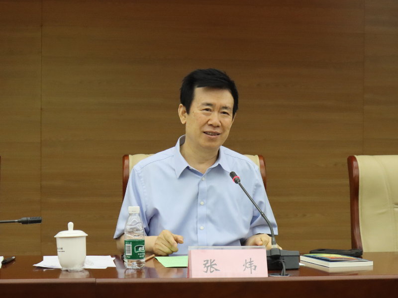 第八屆茅盾文學(xué)獎(jiǎng)得主，中國(guó)作家協(xié)會(huì)副主席 張煒