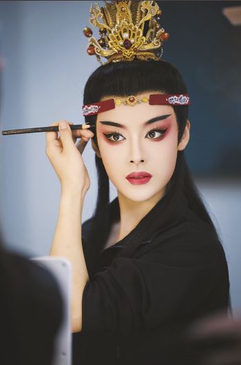 陳麗君首部原創(chuàng)大戲《我的大觀園》后臺(tái)照。