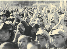 重整河山待后生——　　《四世同堂》的時(shí)間線是抗戰(zhàn)全程，小說雖然是虛構(gòu)的，但具體的描寫，連一株花草都是真實(shí)的。老舍身在重慶，心在北平。[詳細(xì)]