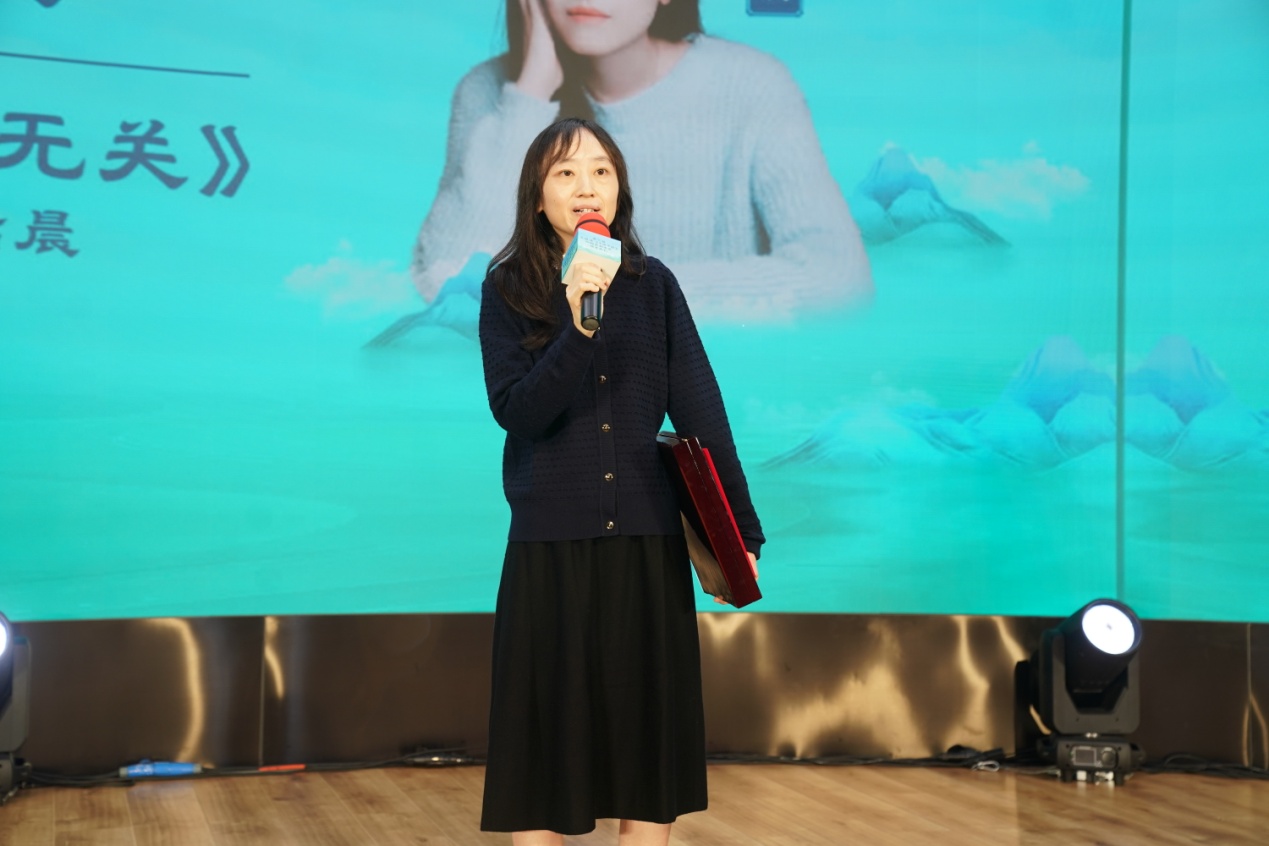 最佳電影劇本獲獎?wù)邚堄映堪l(fā)表獲獎感言