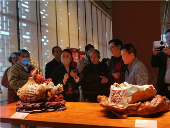 “回家”的作家們，昨天走進(jìn)中國(guó)工藝美術(shù)館