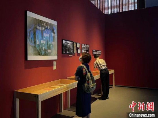 展覽現(xiàn)場?！⊥τ?攝