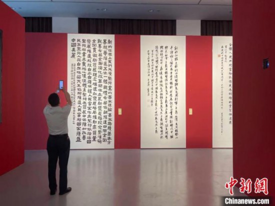 展覽現(xiàn)場?！⊥τ?攝