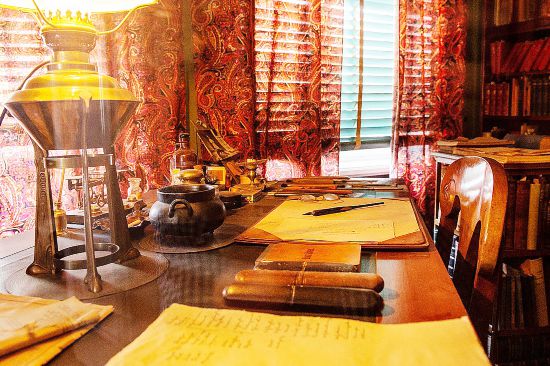 瑞典作家斯特林堡的書桌。從1908年到1912年，他在藍(lán)塔住了4年。書桌上保持著作家最后的布局